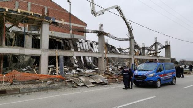 bursa'da inşaat çökmesi: 4 işçi enkazdan kurtarıldı