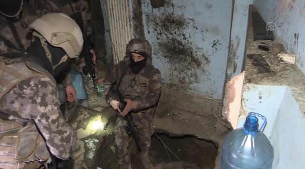 i̇stanbul'da uyuşturucu operasyonunda 30 metre derinlikte tünel bulundu