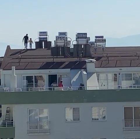 5 katlı bir binanın çatısında korkunç oyun