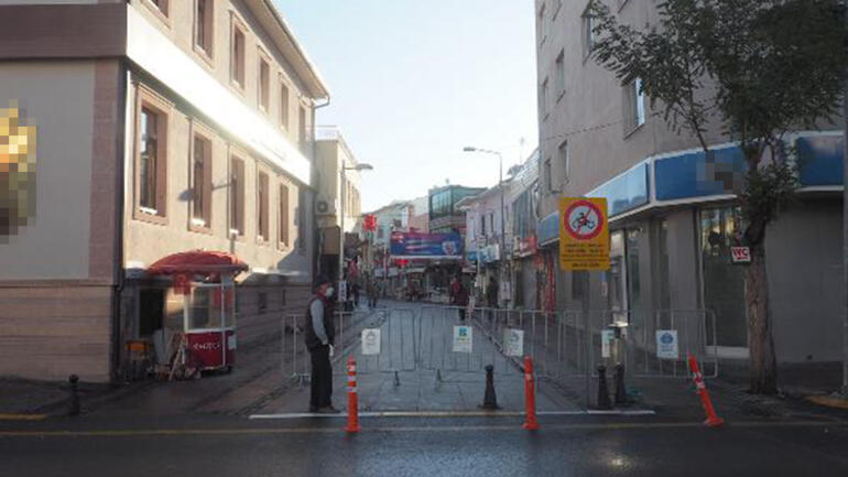 ayvalık'ın 2 sokağına girişte kişi kısıtlaması
