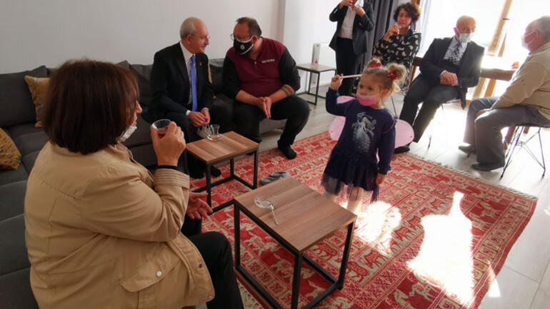 chp genel başkanı kılıçdaroğlu, i̇zmir'deki depremin ikon isimlerini ziyaret etti