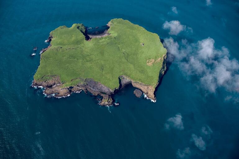 adada 100 yıldır boş!  oraya 'dünyanın en yalnız evi' diyorlar ...