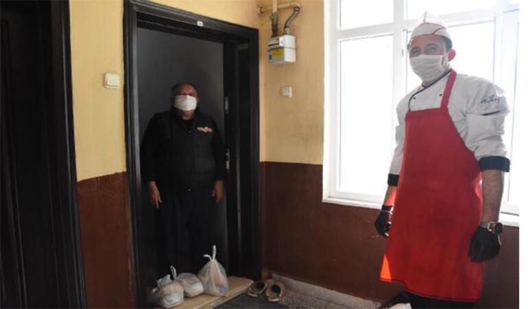kütahya'da belediye özel ekipleri ile sıcak yemek dağıtımı