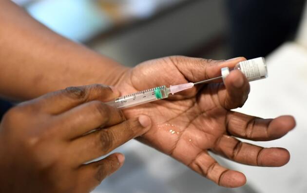 fransa'nın koronavirüs aşı kampanyası ülkede alay konusu oldu