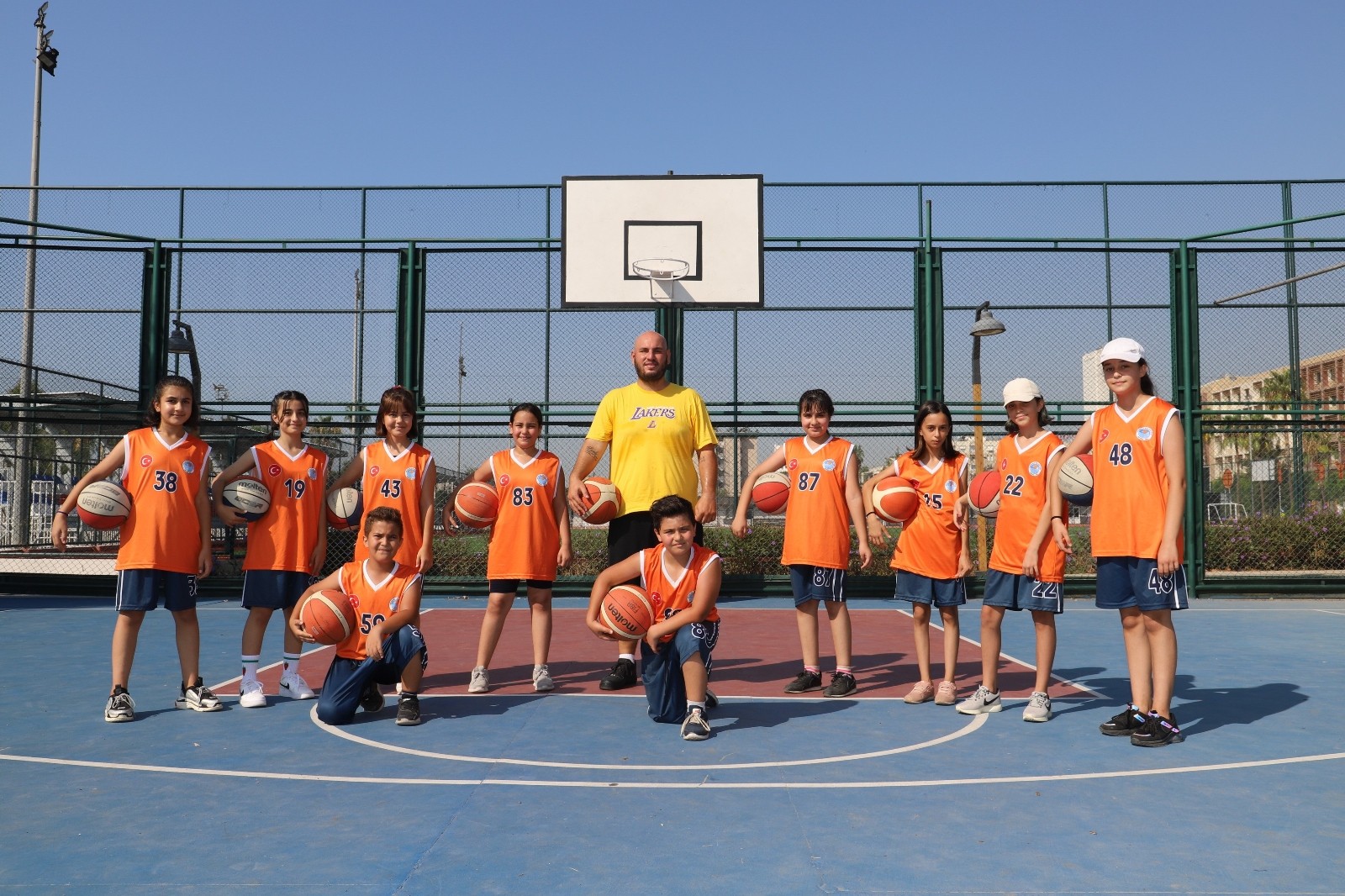 Akdeniz Belediyesi Basketbol Yaz Okulunda 150 çocuk eğitim alıyor ...