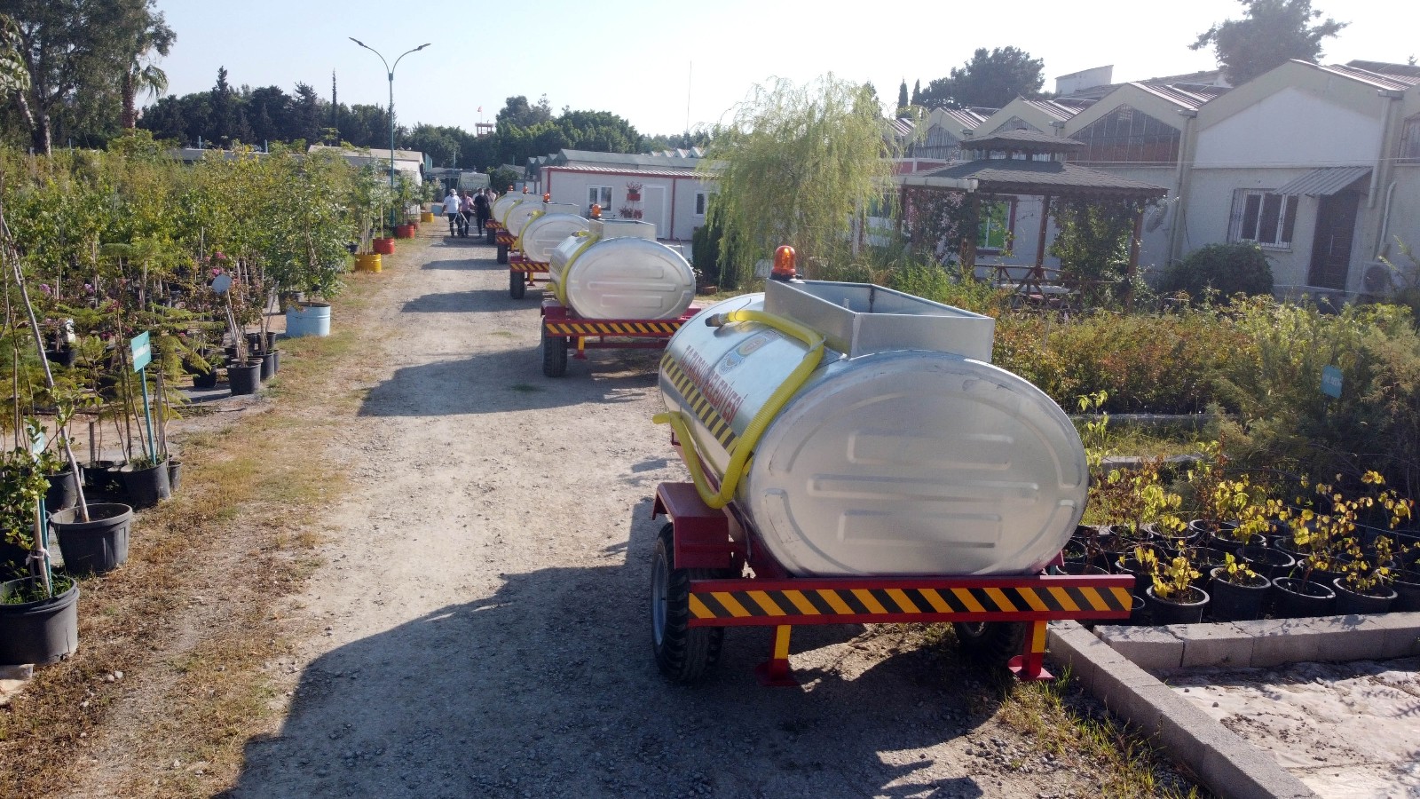 tarsus belediyesinden yanginlara karsi orman koylerine su tankeri destegi